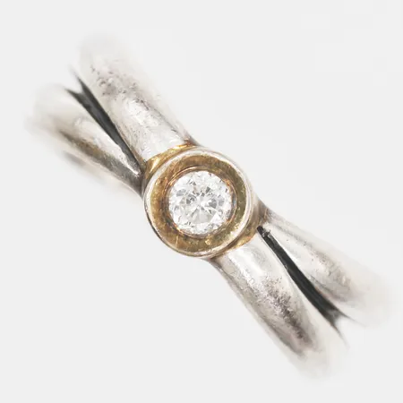 Ring med vit sten, stl: 16¾, silver Vikt: 3,4 g