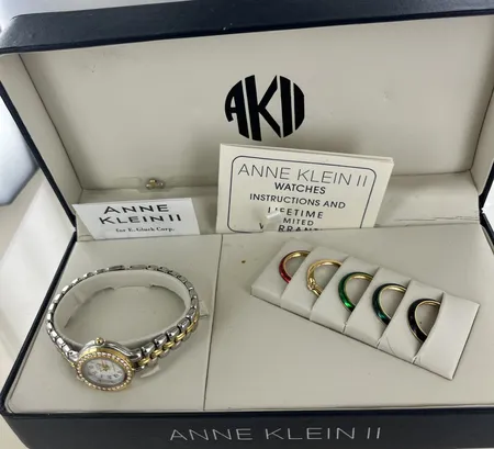 Damur ANNE KLEIN II 10/2713, diam 22,5 mm, Box, extra länk, nytt batteri behövs Skickas med postpaket.