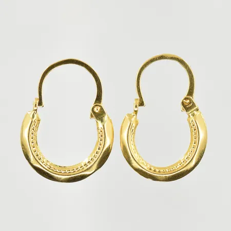 Ett par örhängen, längd 15 mm, bredd 11 mm, 18K. Vikt: 0,8 g