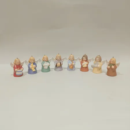 Åtta figuriner, Julänglar år 1978-1985, höjd ca 8cm, Goebel W. Germany, krackeleringar, porslin Skickas med paket.