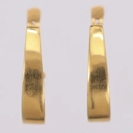 Ett par örhängen, längd 17,5mm, bredd 4,1mm, 18k Vikt: 2,4 g