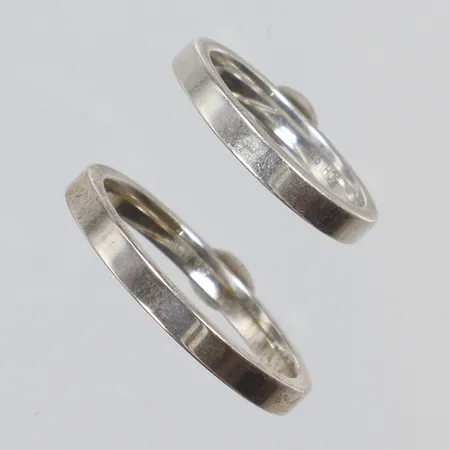Två släta ringar, stl 21½, stl 17¼, bredd 3mm, SCH, (Schalins ringar AB, Östersund) Silver 935/1000 Vikt: 7,3 g