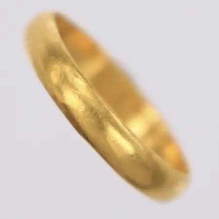 Ring, gravyr, bucklor,  23K  Vikt: 3,7 g