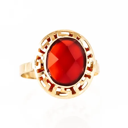 Ring i 14K guld med facetterad roströd sten. Den är i storlek 18¾, är 2,3 - 16,8 mm bred och väger 2,6g. Ostämplad.