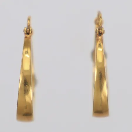 Ett par örhängen, längd 21,9mm, bredd 22,3mm, 18K Vikt: 2,8 g