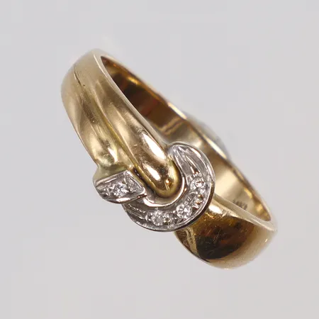 Ring med diamanter 4xca0,01ct, stl 18¼, bredd 2-8mm, 18K Vikt: 3 g