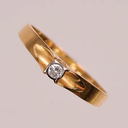 Ring, diamant ca 0,05ct, Ø17¼, bredd:3mm, gravyr, 18K 1,5g.