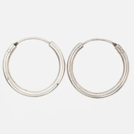 Ett par örhängen, höjd 1,8cm, bredd 1,8cm, Silver.  Vikt: 1,5 g