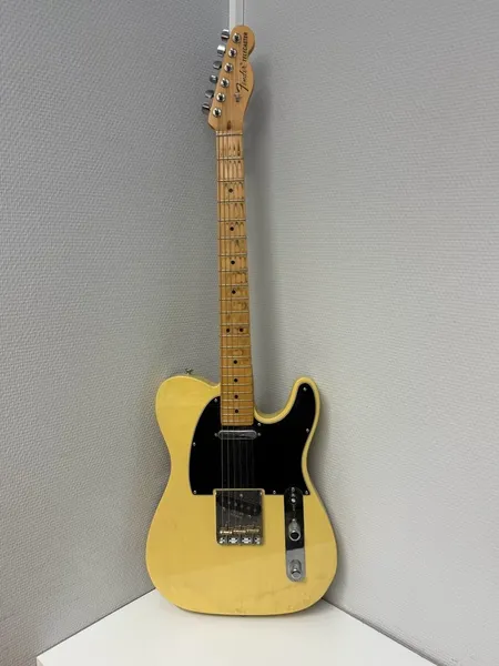 Elgitarr, Fender Telecaster, serie.nr. US15060933, made in USA, bruksskick, mjukt fodral Skickas med postpaket.