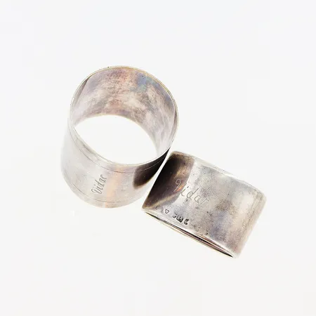 2 servettringar silver, gravyrer, defekta, silver 830, 925/1000 Vikt: 62,1 g