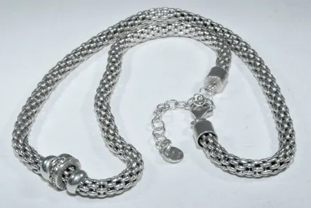 Armbandej öppningsbar defekt länk har lossnat  halsband Längd  49 cm silver 925/1000 Vikt: 24,8 g