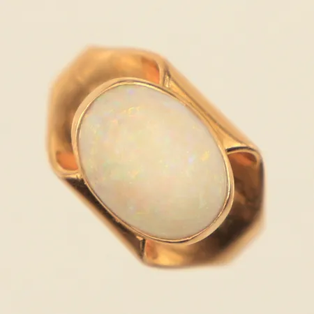 Ring med opal, stl 14¼, bredd ca 3-10mm, repig, 18K Vikt: 4,9 g
