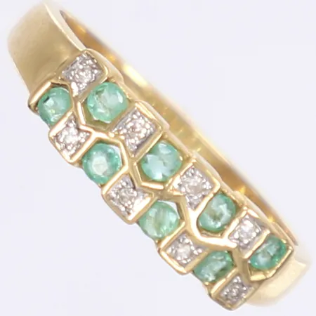 Ring med röna stenar, stl 17¾, bredd 2-5mm, 18K Vikt: 2,5 g
