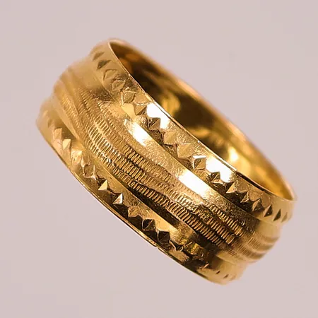 Ring, Ø17¼, bredd:7mm, skev 22K 2,7g. 