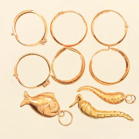 Diverse guld, skadat, defekt, 18K  Vikt: 4,5 g