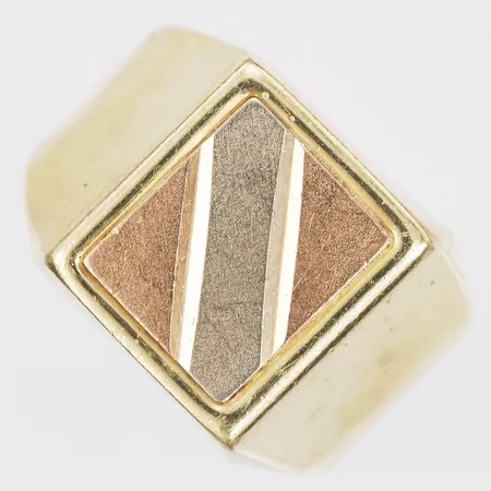 Klackring, ihålig/bucklig, stl: 21, 14K guld Vikt: 7,9 g