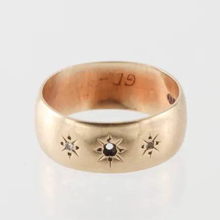 Trasigt guld, 9k. Vikt: 4,7 g