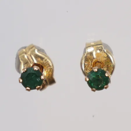 Ett par örhängen med gröna stenar, Ø3,5mm, 18K  Vikt: 0,4 g