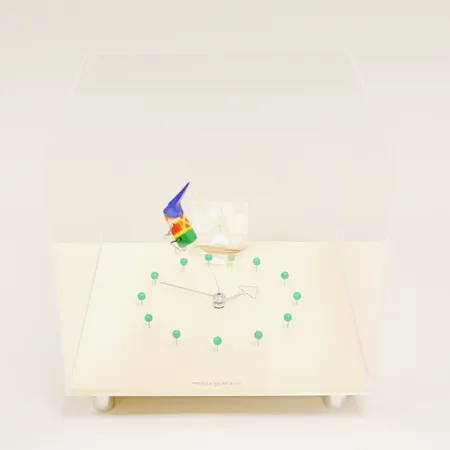 Bordsklocka, Produced By Jeco, Japan, quartzverk, plexiglas, höjd 18cm, bredd 19X19cm, ej funktionstestad, troligen i behov av batteribyte. Skickas med postpaket.
