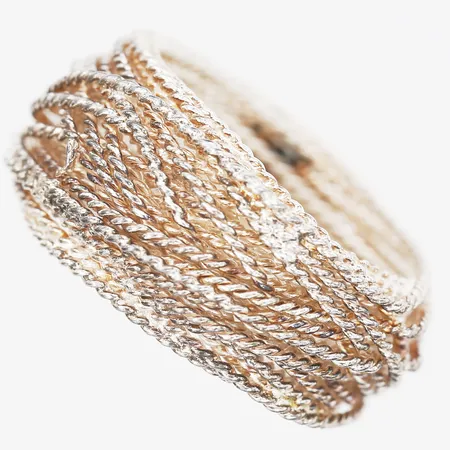 Ring med repliknande3 dekor, stl: 17¼, silver  Vikt: 6,7 g