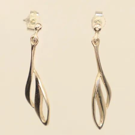Ett par örhängen, längd 35mm, bredd ca 1-7mm, 925/1000 silver  Vikt: 2,2 g