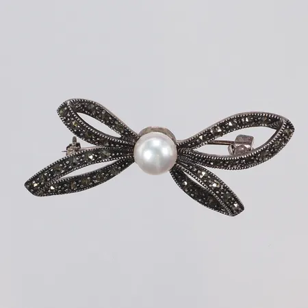 Brosch med markasiter och pärla, 50x20mm, silver 925/1000 Vikt: 7 g