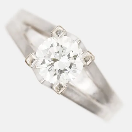 Ring med briljantslipad diamant ca 0,75ct, kvalitet ca TCa-Ca(L-M)/VS, sten lös i fattning, stl: 16, 14K vitguld Vikt: 4,1 g