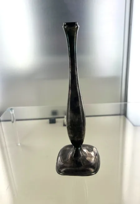 Vas smal, höjd 19 cm, silver 835/1000, ifylld botten, 87,5 g Vikt: 87,5 g