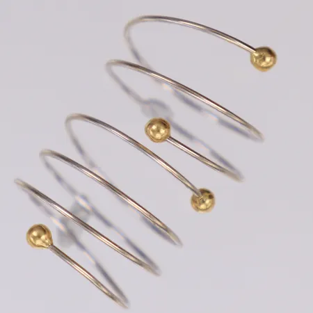 2 spiralringar, rödguld/vitguld, reglerbar storlek, 18K Vikt: 3,2 g