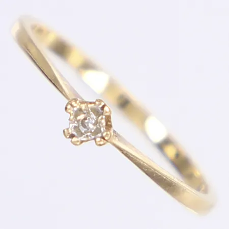 Ring med diamant, ca tot 0,005ct, stl 16¾, bredd 1,5mm, 18K Vikt: 1,4 g
