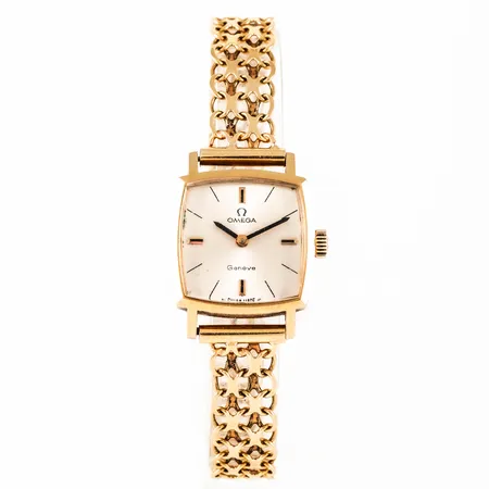 Damur Omega Genéve i 18K guld med band x-länk i 18K, längd 18,3 cm. Boett 20 x 20 mm. Manuellt urverk. Repigt plexiglas. Bruttovikt: 23,3g.