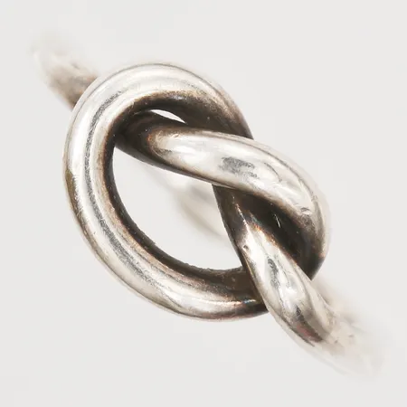 Ring med knut, stl: 18, tillverkad i Mexico, silver Vikt: 3,9 g