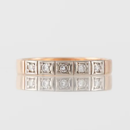 Ring 5 st diamanter, Guldsmed Bo Cedstam Stockholm 1975, storlek 17 mm, bredd 2.9 mm, 18k. Vikt: 2,4 g