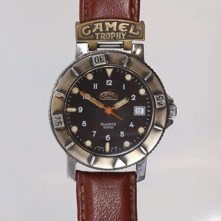 Herrur Camel  "Trophy", Ø35mm,  datum, quartz, 1990-tal. box, cert, tag, ej funktionstestad