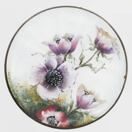 Brosch med emalj samt handmålade blommor, Ø55mm, mindre nagg på emalj, förgyllt silver Vikt: 22,6 g
