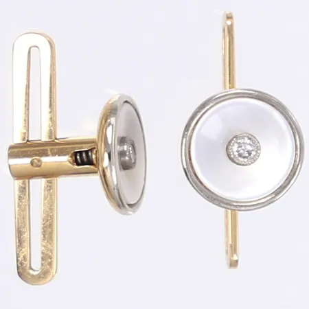 Ett par skjortknappar med pärlemor och diamanter 2x ca 0,02ct, Ø9mm, tillv. G. Dahlgren & Co, 18K Vikt: 2,9 g
