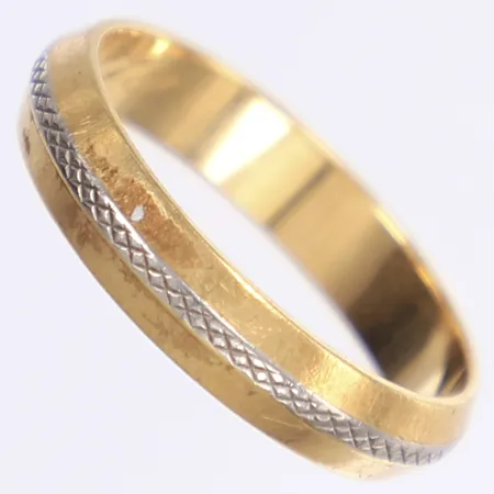 Ring, stl 20, bredd 4mm, gravyr, slitage, 18K Vikt: 4,7 g