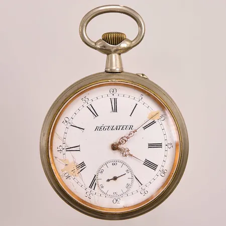 Fickur Régulateur, 79mm, boettnr:885, verknr:17945, tickar, skadad urtavla, vitmetall.