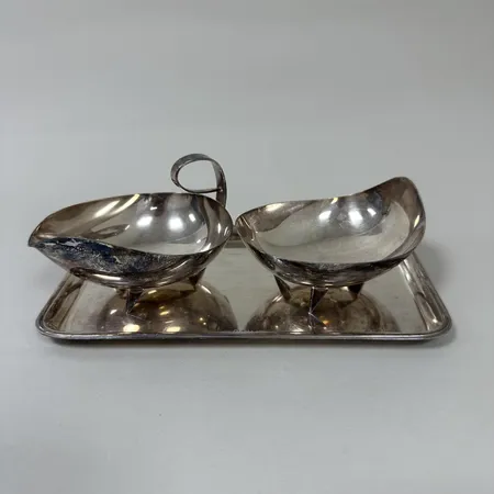 1 Bricka, 17x10cm, 1 Sockerskål, 1 Grännsnipa, 830/1000 Silver 219,4g.