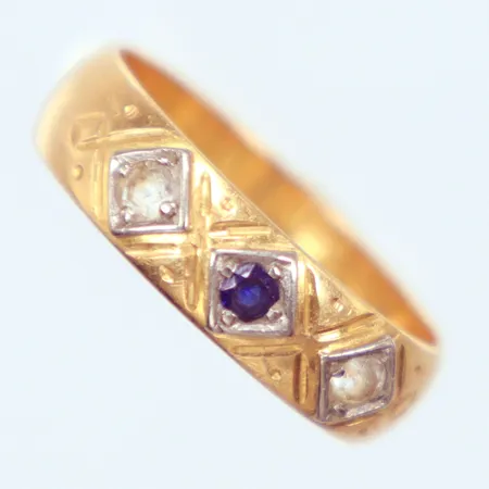 Ring, 2 vita och 1 blå sten, vitgulds detalj, Ø17¼, 18K  Vikt: 3,9 g