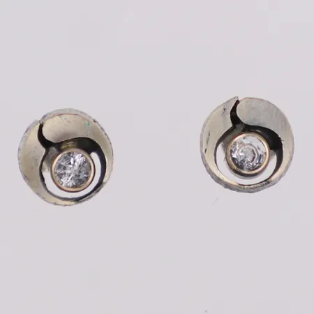 Ett par örhängen med bergkristall, Ø7,8mm, Karl Laine, 925/1000 silver Vikt: 1,7 g