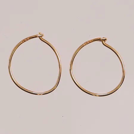 Ett par örhängen, 15mm, skeva, 18K 0,8g.