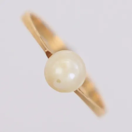 Ring med pärla, skadad, stl 17¾, 18K Vikt: 1,3 g