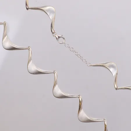 Collier, längd 47cm, bredd 16mm, GHA, 925/1000 silver Vikt: 33 g