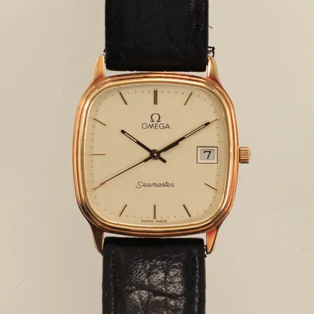 Armbandsur, Omega Seamaster, ca 29x33mm, quartz, datum, boett i 14K, läderband, gravyr, skadad band, går ej, batteribyte krävs, inga tillbehör 