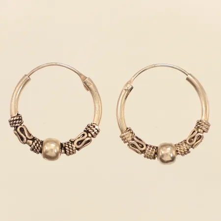 Ett par örhängen, Ø20-21mm, silver  Vikt: 3,4 g