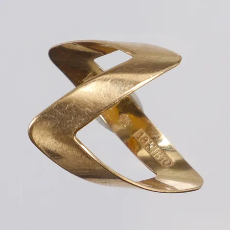 Ring, stl 15¼, bredd 4mm, 18K  Vikt: 1,8 g