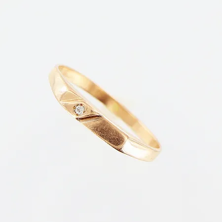 Ring stl 17, bredd 1,5-2,5mm, vit sten, 14K Vikt: 1,2 g