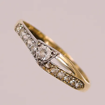 Ring, Ø19½, bredd:4mm, vita stenar, 14K 1,7g.