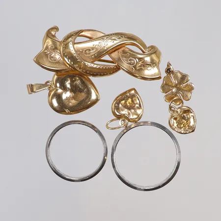 Diverse guld, stl 16½, stl 19, gravyr, buckligt, defekt 18K Vikt: 15,8 g